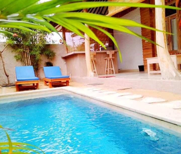Patio, Swimming pool, sunbed