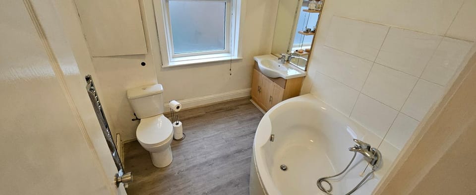 Shower, Toilet, Bathroom, Bath, towels