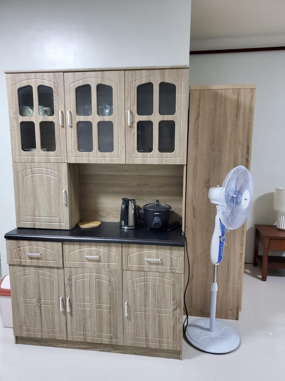 Kitchen or kitchenette, fireplace