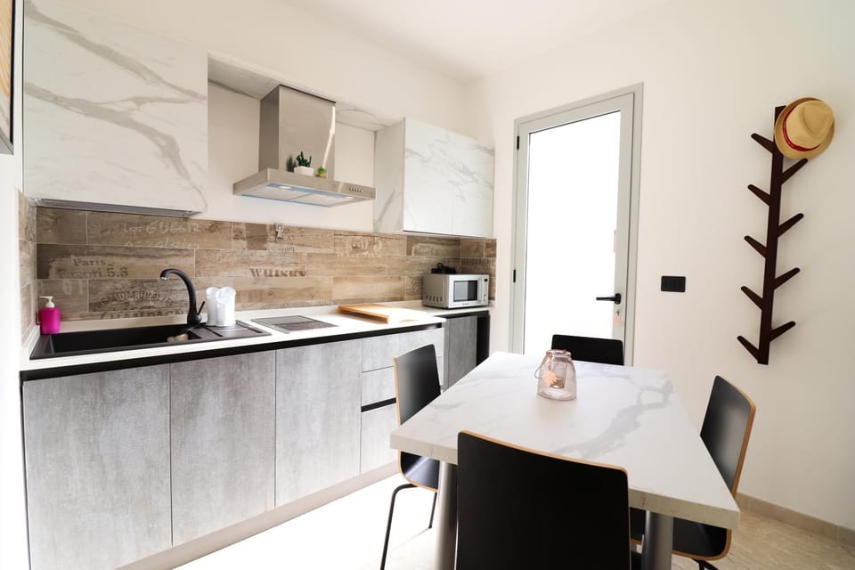 Property building, Kitchen or kitchenette, Living room