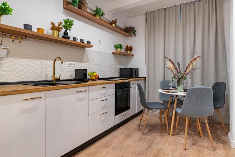 Coffee/tea facilities, Kitchen or kitchenette, Dining area, minibar, pet friendly, stove
