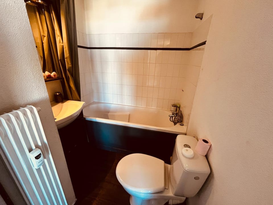 Toilet, Bathroom, Bath, internet, towels