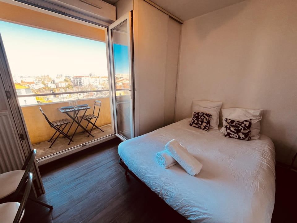 Bed, View (from property/room), Balcony/Terrace, Living room, Photo of the whole room, Seating area, Bedroom, towels