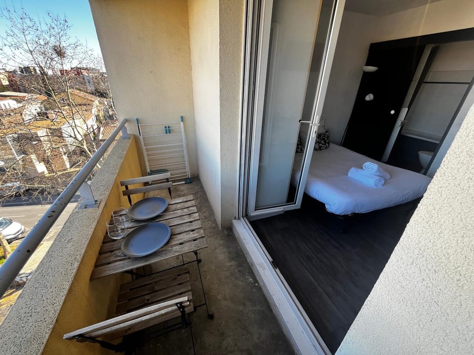 Bed, Day, View (from property/room), Balcony/Terrace, Living room, Photo of the whole room, Seating area, Bedroom