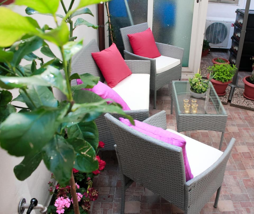 Garden, Living room