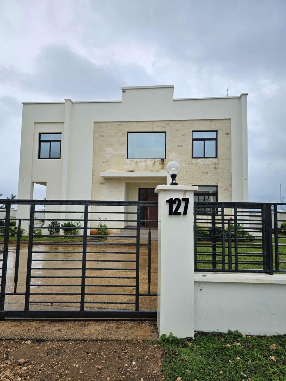 Facade/entrance
