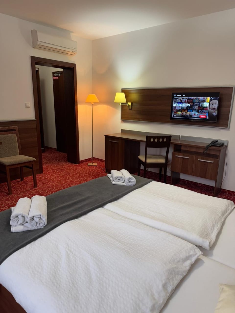 Photo of the whole room, Bedroom, air conditioner