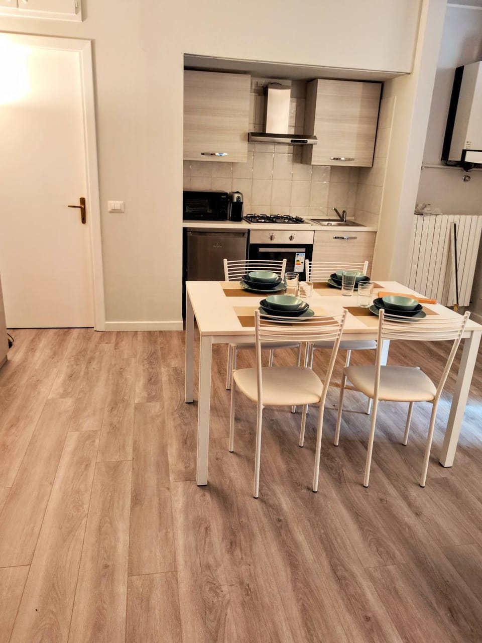 Kitchen or kitchenette, Dining area, minibar, pet friendly