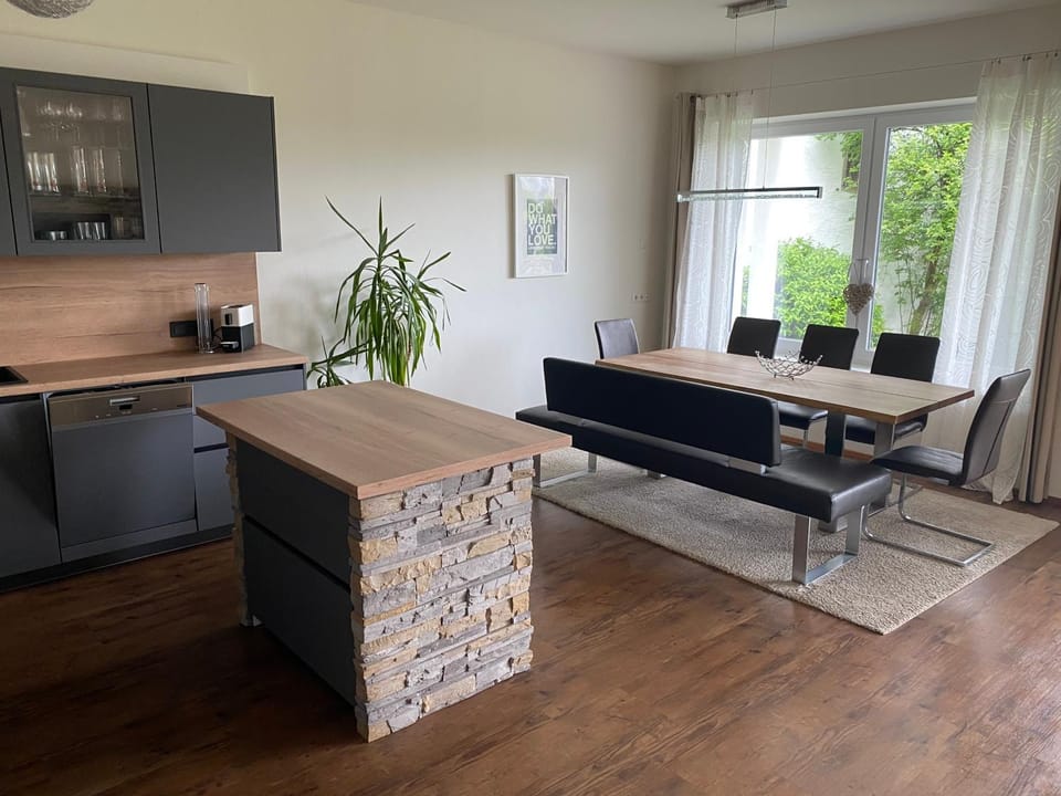 Seating area, Dining area