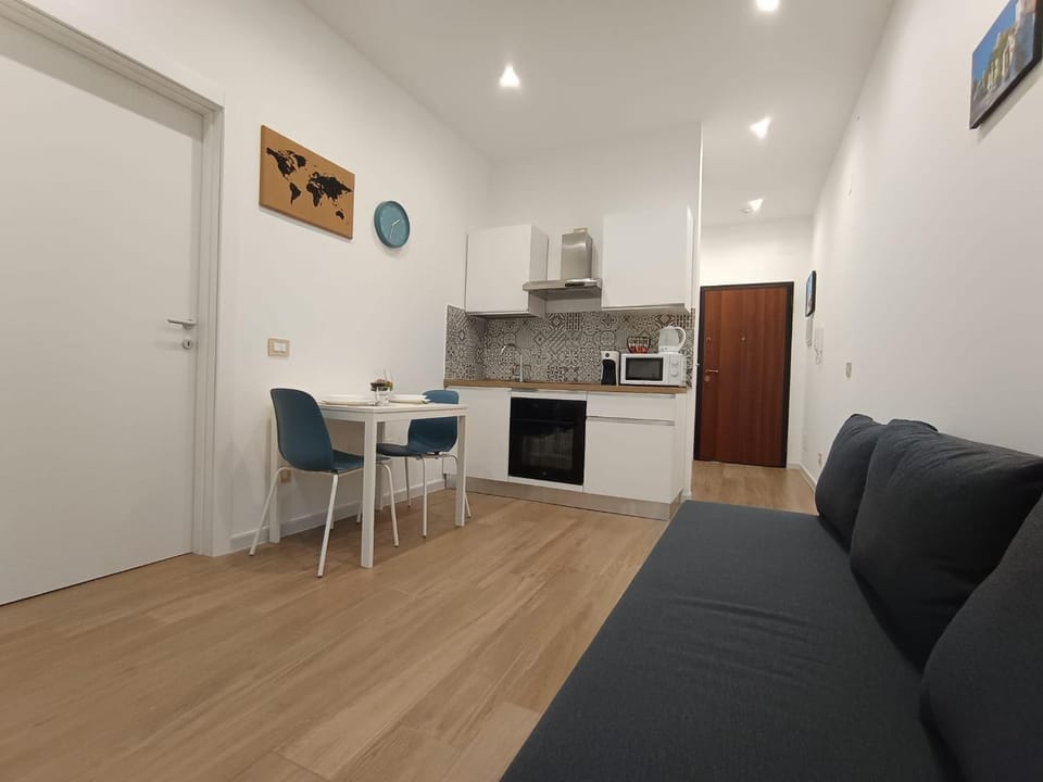 Kitchen or kitchenette, Living room, Seating area, Dining area, minibar, pet friendly, stove, air conditioner