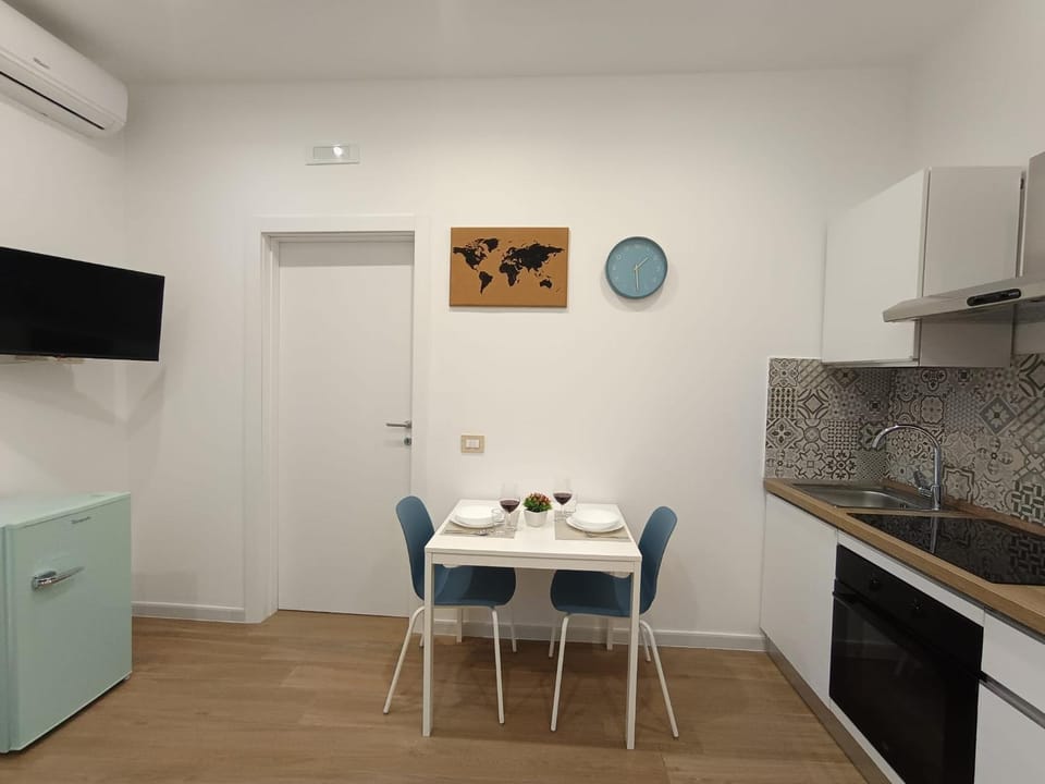 TV and multimedia, Kitchen or kitchenette, Dining area, minibar, air conditioner