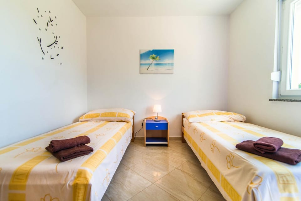 Bed, Bathroom