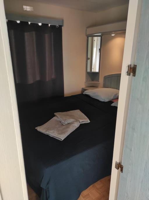 Mobil-home dans un beau cadre à 15 km des plages. Apartment in Lunel