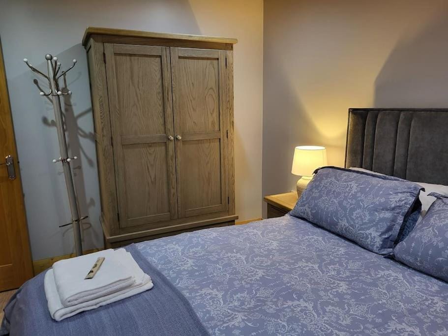 White O'Morn Cabin Cabin in Newry