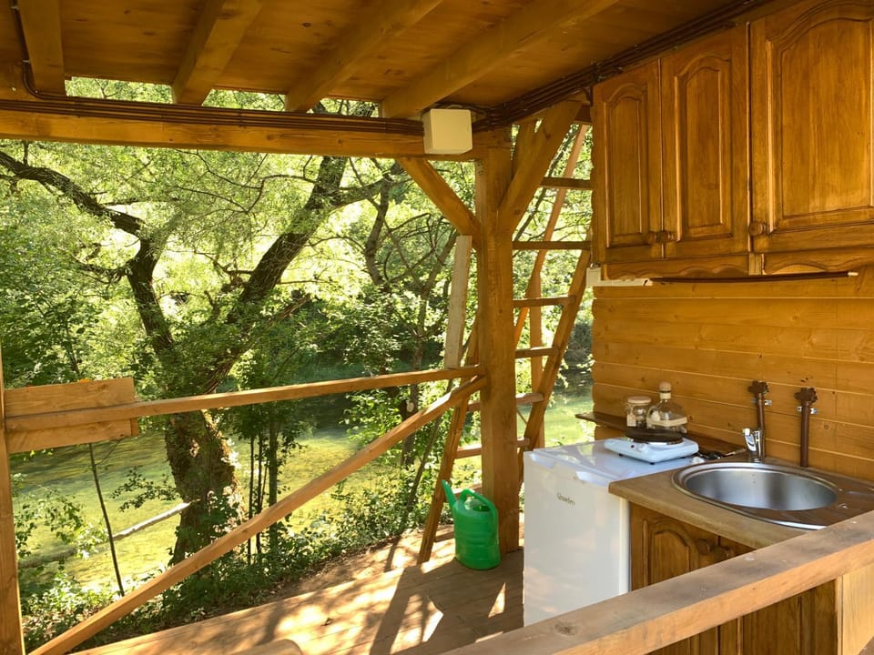 Delightful Treehouse w private beach Luxury tent in Federation of Bosnia and Herzegovina