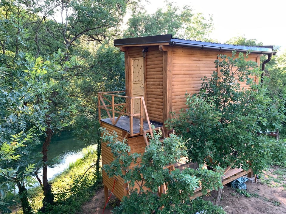 Delightful Treehouse w private beach Luxury tent in Federation of Bosnia and Herzegovina