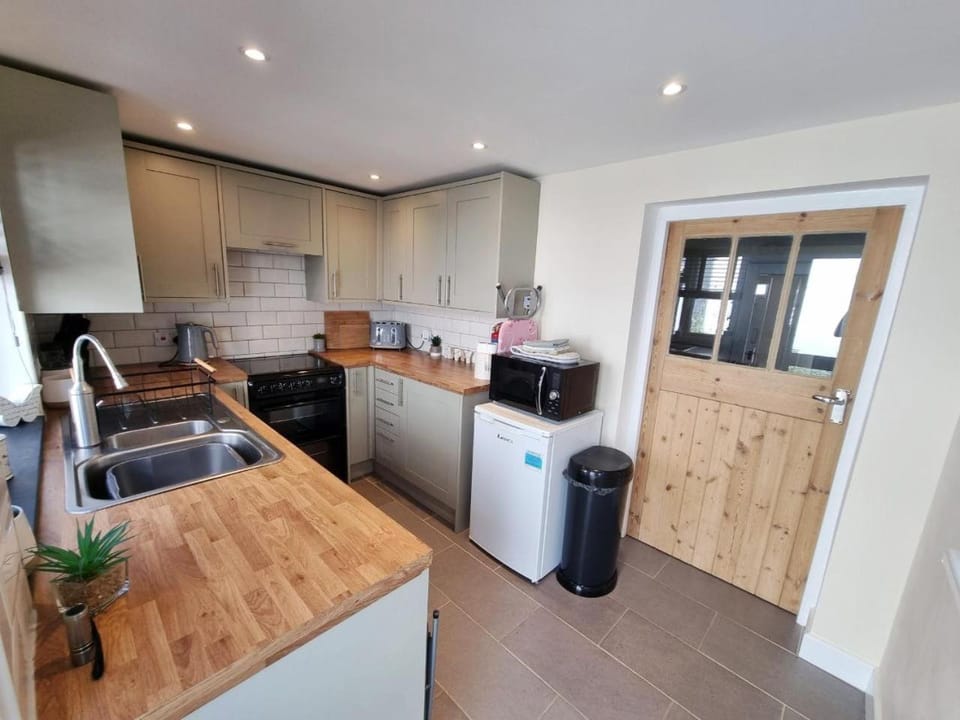 Cosy Cottage in a quaint village in North Devon. House in North Devon District