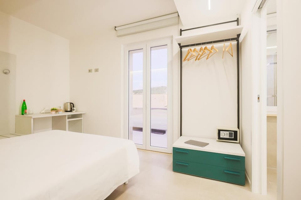 Bed, Photo of the whole room, Bedroom, air conditioner