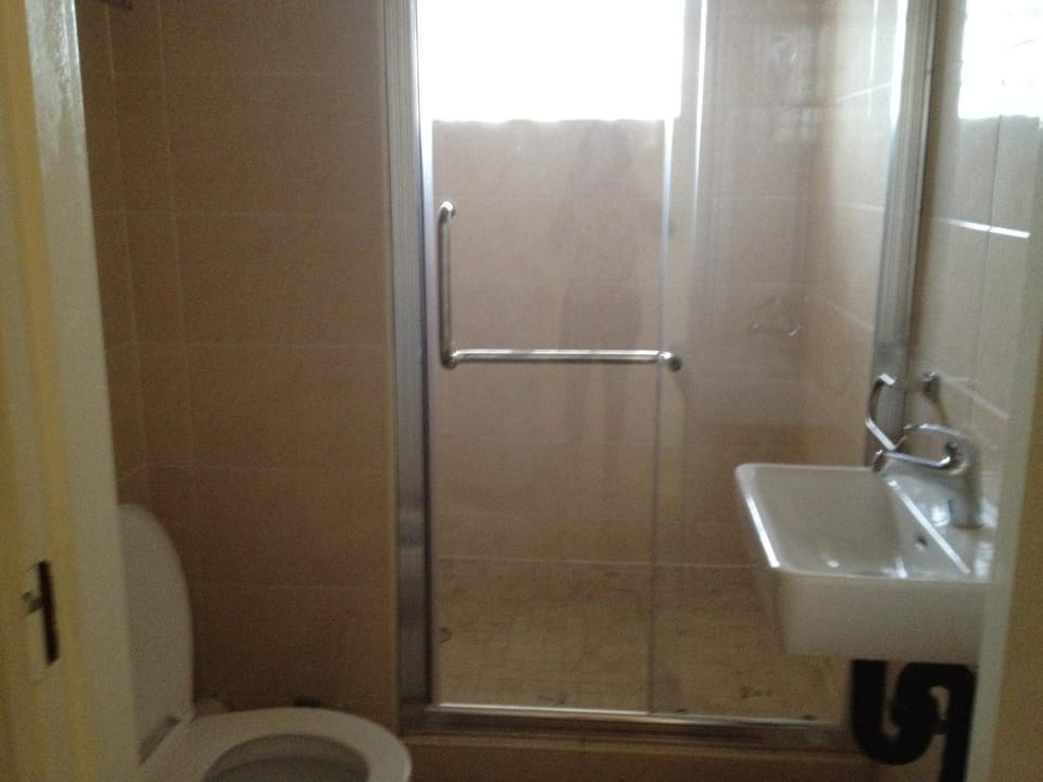 Shower, Toilet