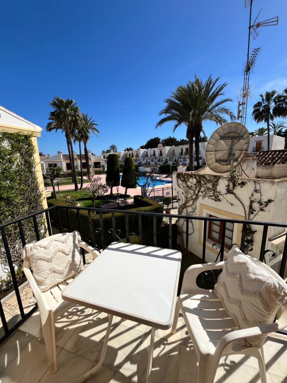 Property building, Pool view, Swimming pool