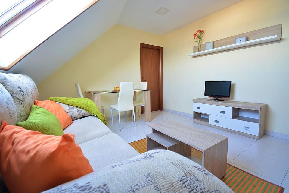 TV and multimedia, Dining area