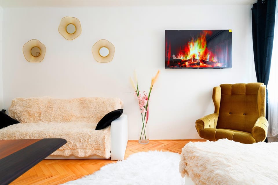 TV and multimedia, Living room, Seating area, flat iron