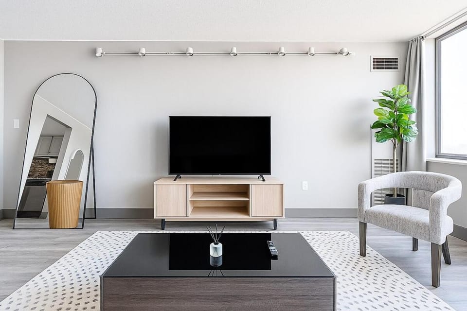 Modern Condo DWNTN Hartord XL Center GYM Apartment in Hartford