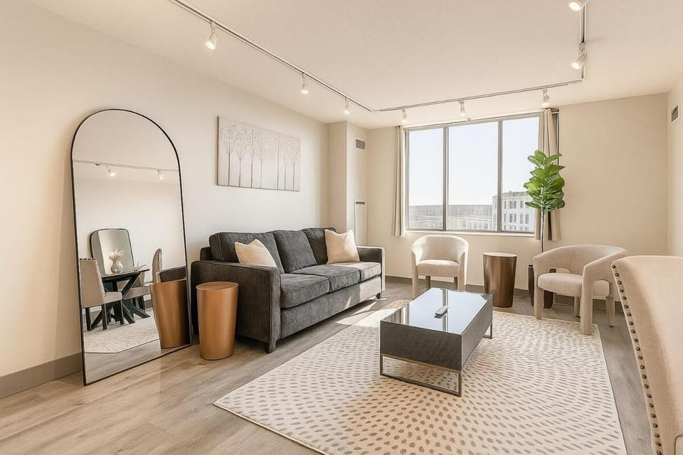 Modern Condo DWNTN Hartord XL Center GYM Apartment in Hartford