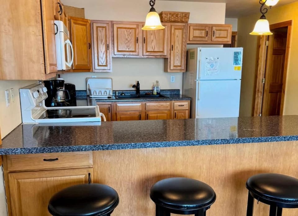 Kitchen or kitchenette, kitchen
