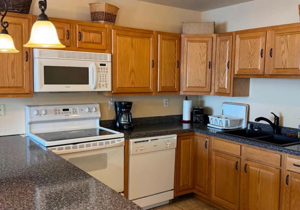 Kitchen or kitchenette, kitchen