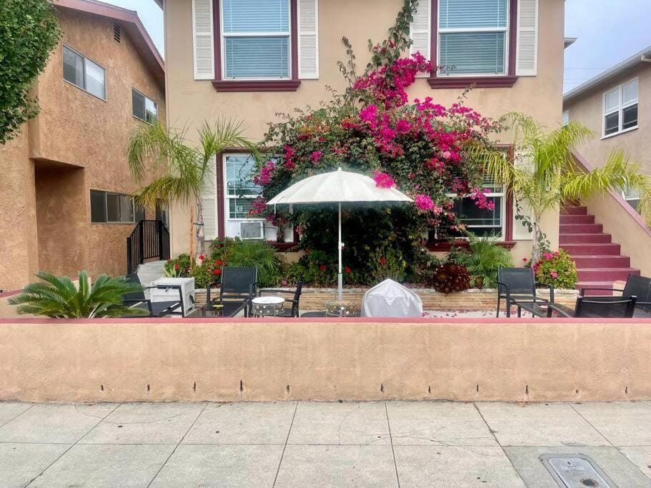Property building, Patio, Balcony/Terrace, Garden view