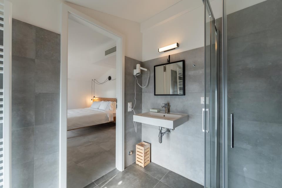 Shower, Bed, Bathroom