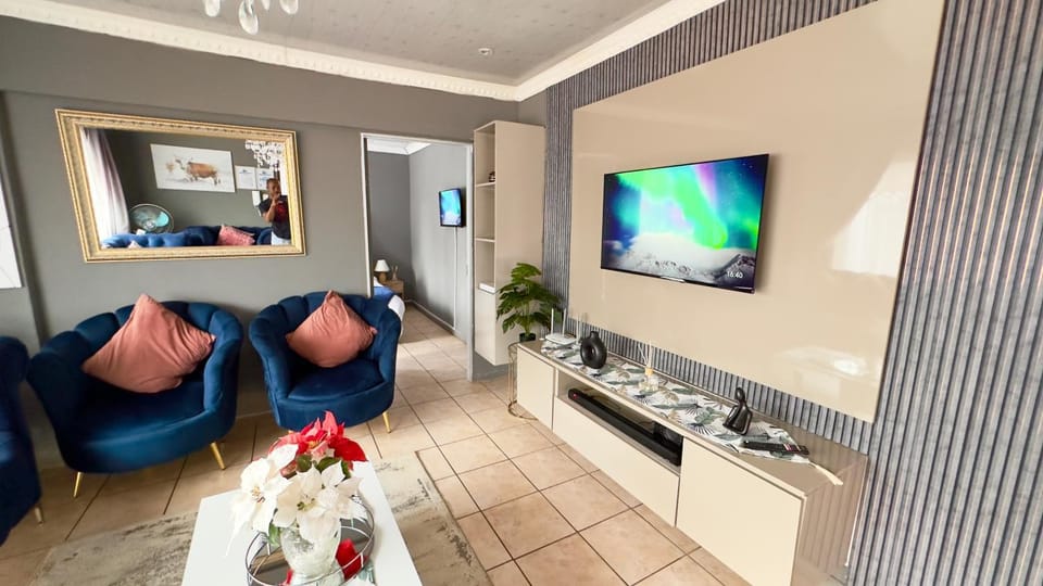 Communal lounge/ TV room, TV and multimedia, Seating area, Evening entertainment