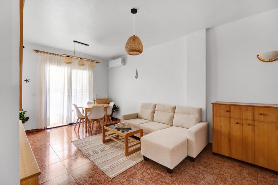 Bed, Living room, Seating area, Dining area