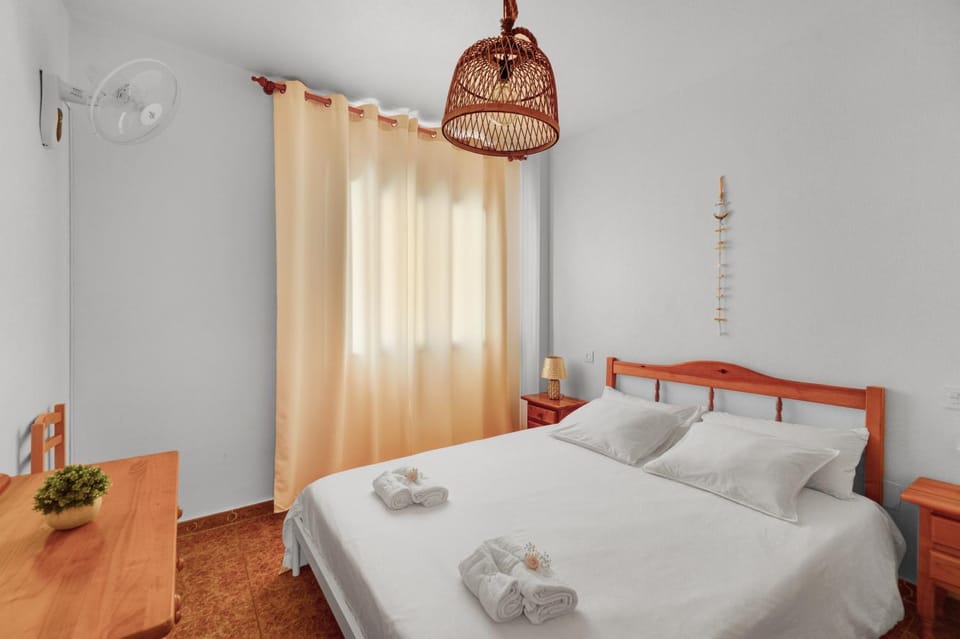 Bed, Bedroom, towels, wardrobe