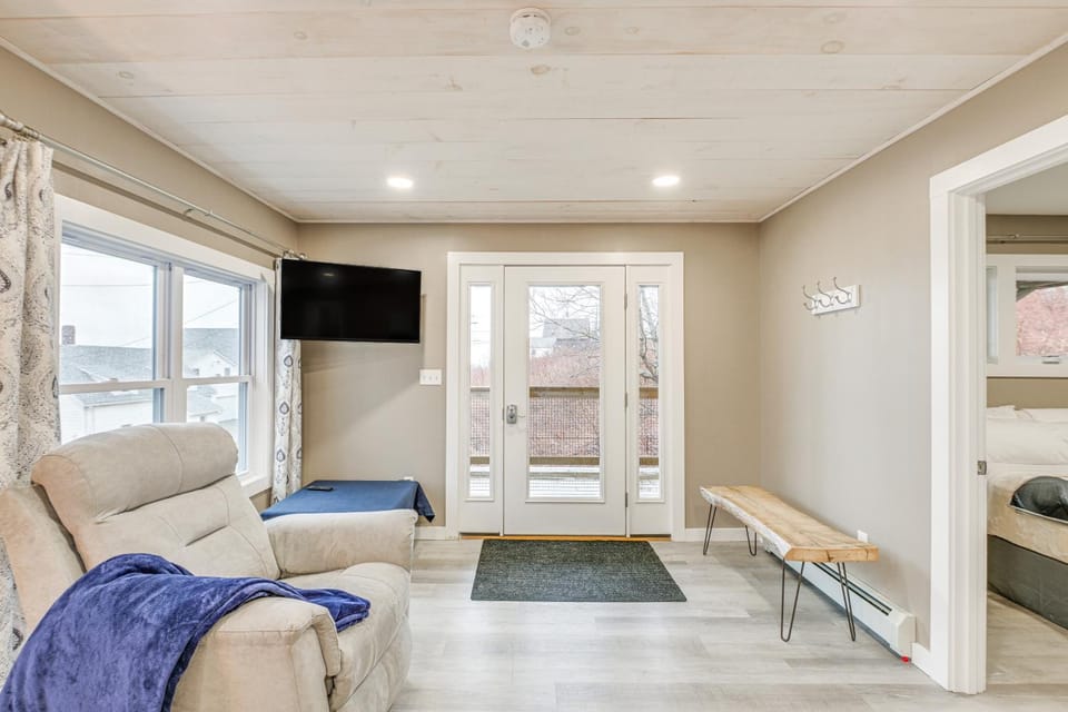 Cozy Maine Getaway: Covered Deck, Walk to Beach! House in Lubec