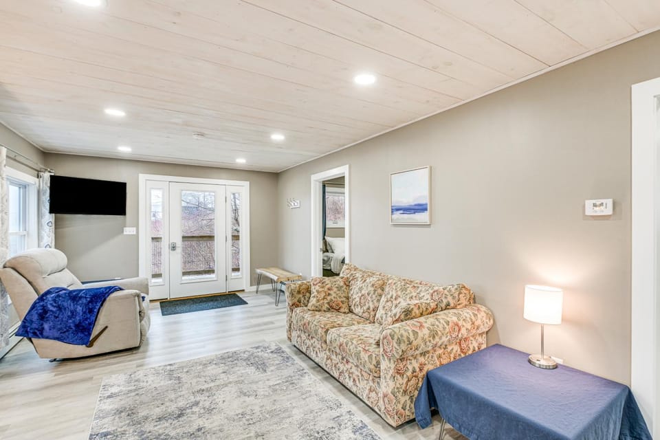 Cozy Maine Getaway: Covered Deck, Walk to Beach! House in Lubec
