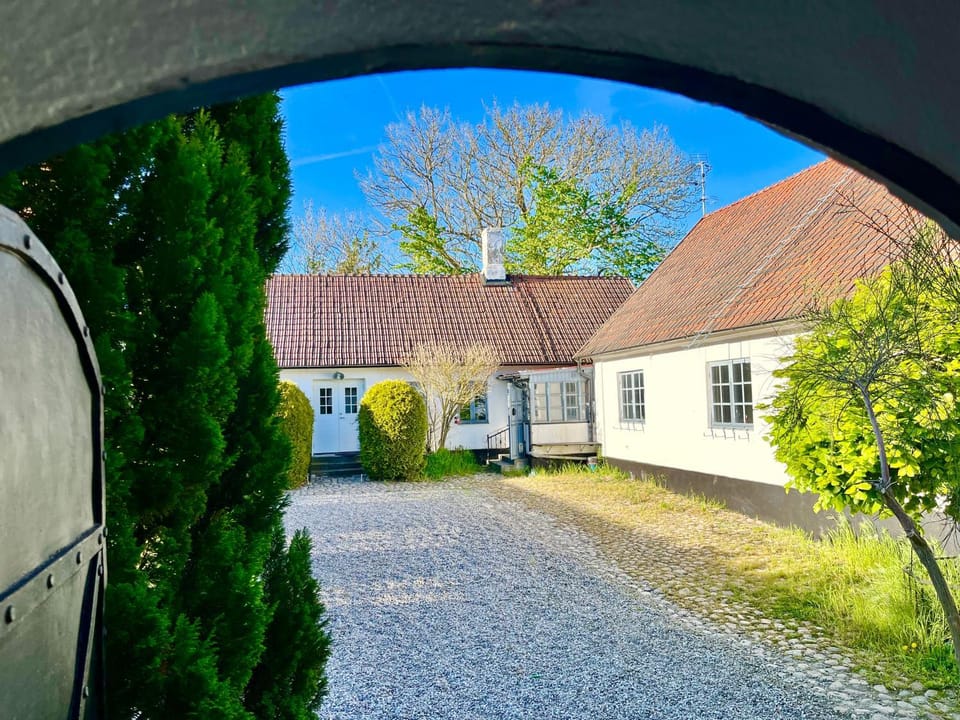 Property building, Spring, Day, Garden, Garden view