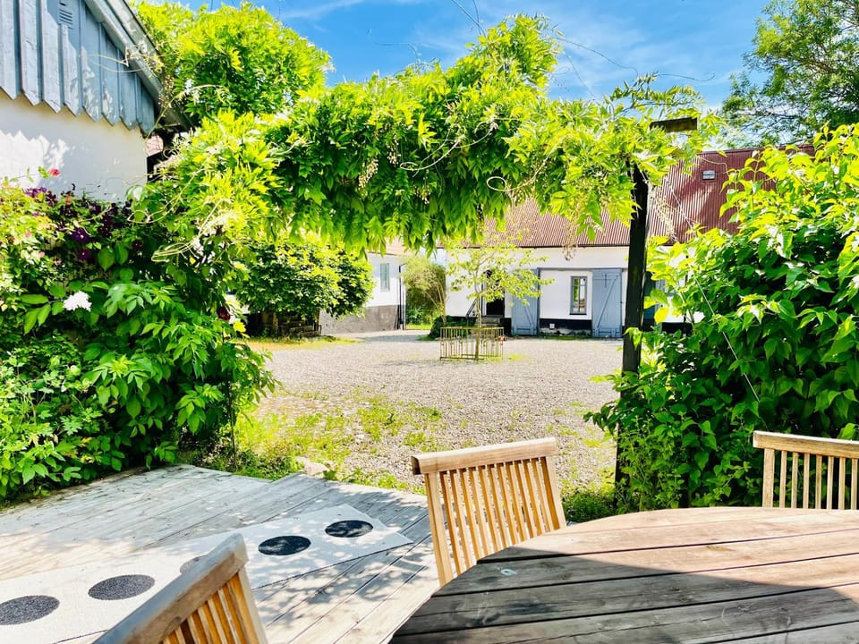 Patio, Dining area, Garden view
