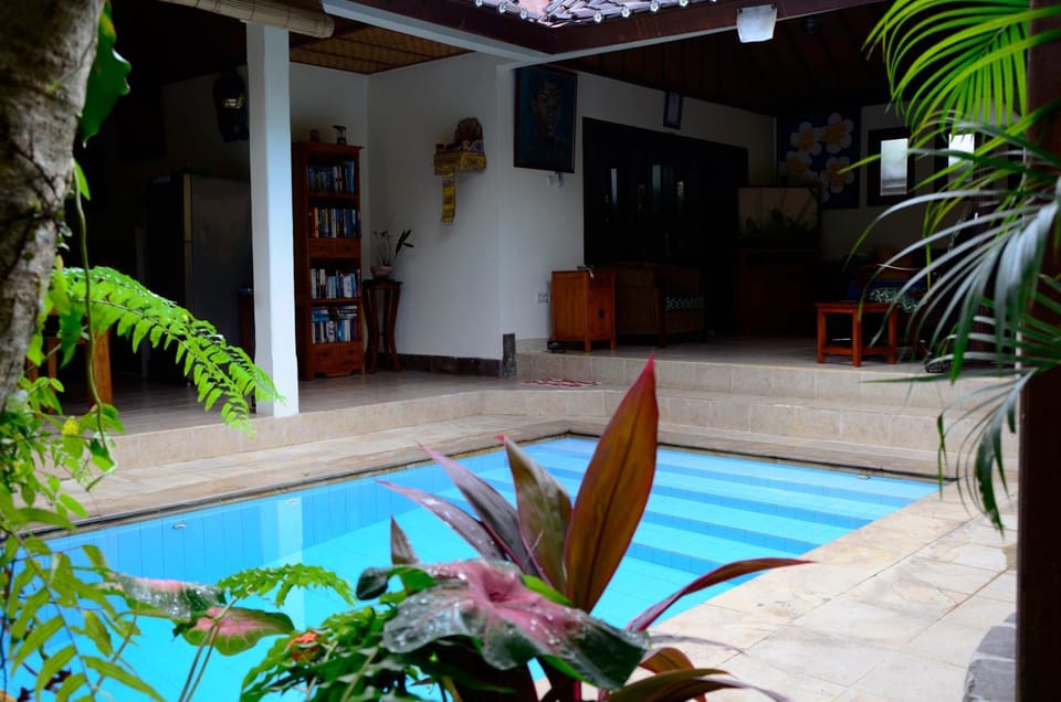 Kitchen or kitchenette, Seating area, Swimming pool