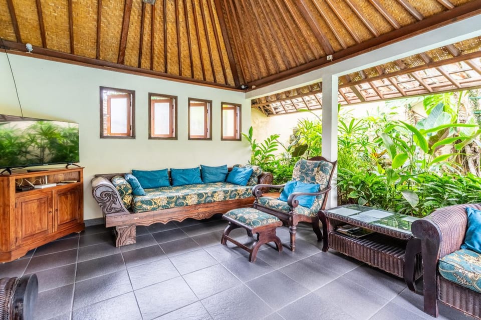 Communal lounge/ TV room, Living room, Seating area