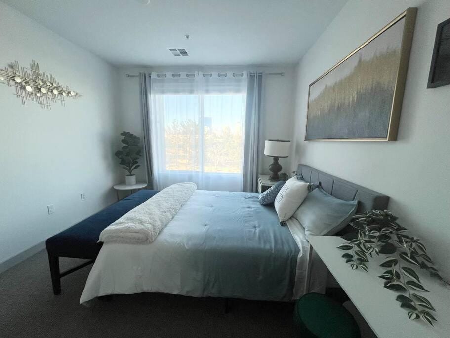 Bed, Photo of the whole room, Bedroom