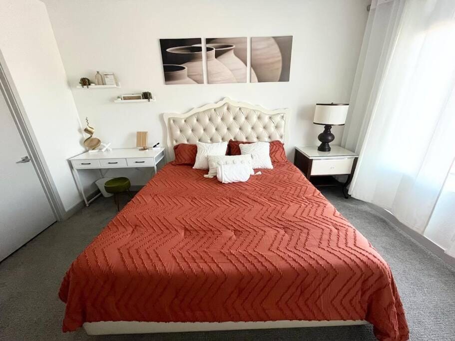 Bed, Photo of the whole room, Bedroom
