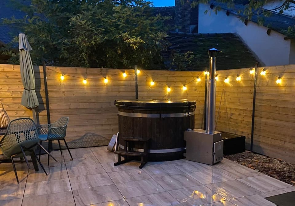 Night, Hot Tub