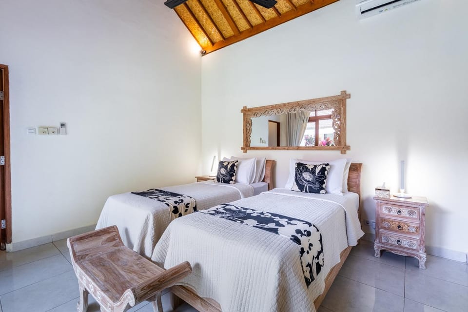 Bed, Bedroom, air conditioner