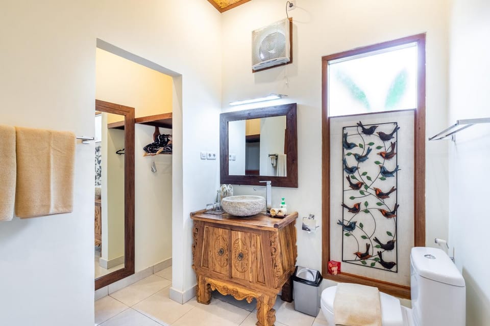 Toilet, Bathroom, towels