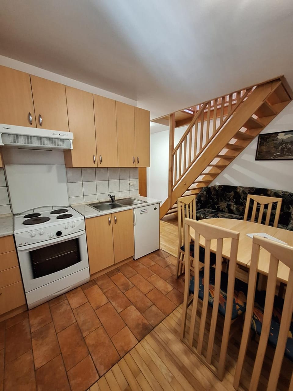 Kitchen or kitchenette, Dining area, pet friendly, stove