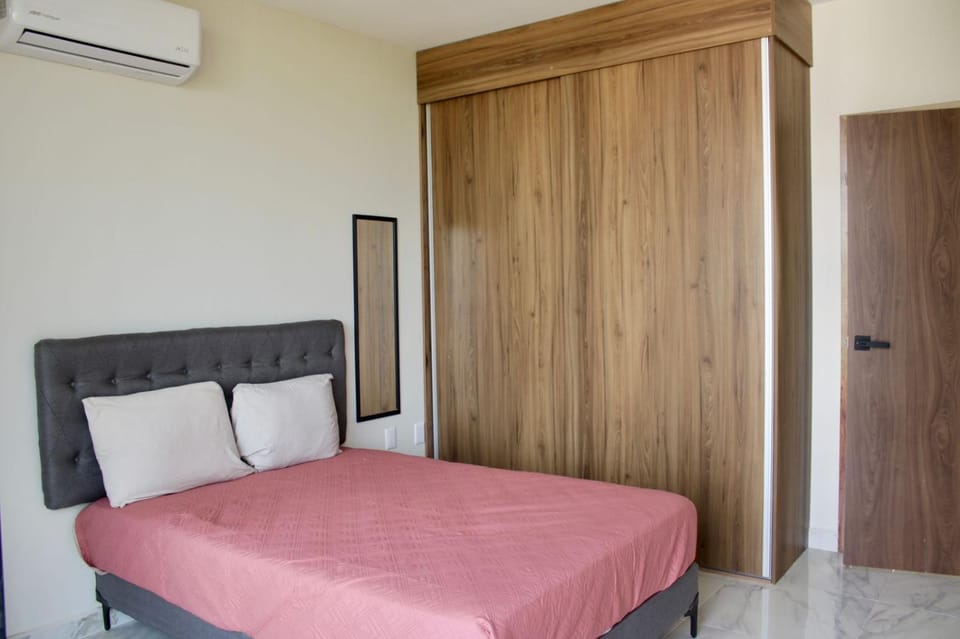Bed, Photo of the whole room, Bedroom, wardrobe, air conditioner