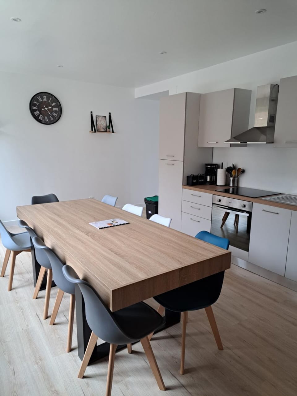 Kitchen or kitchenette, Dining area, minibar, pet friendly, stove