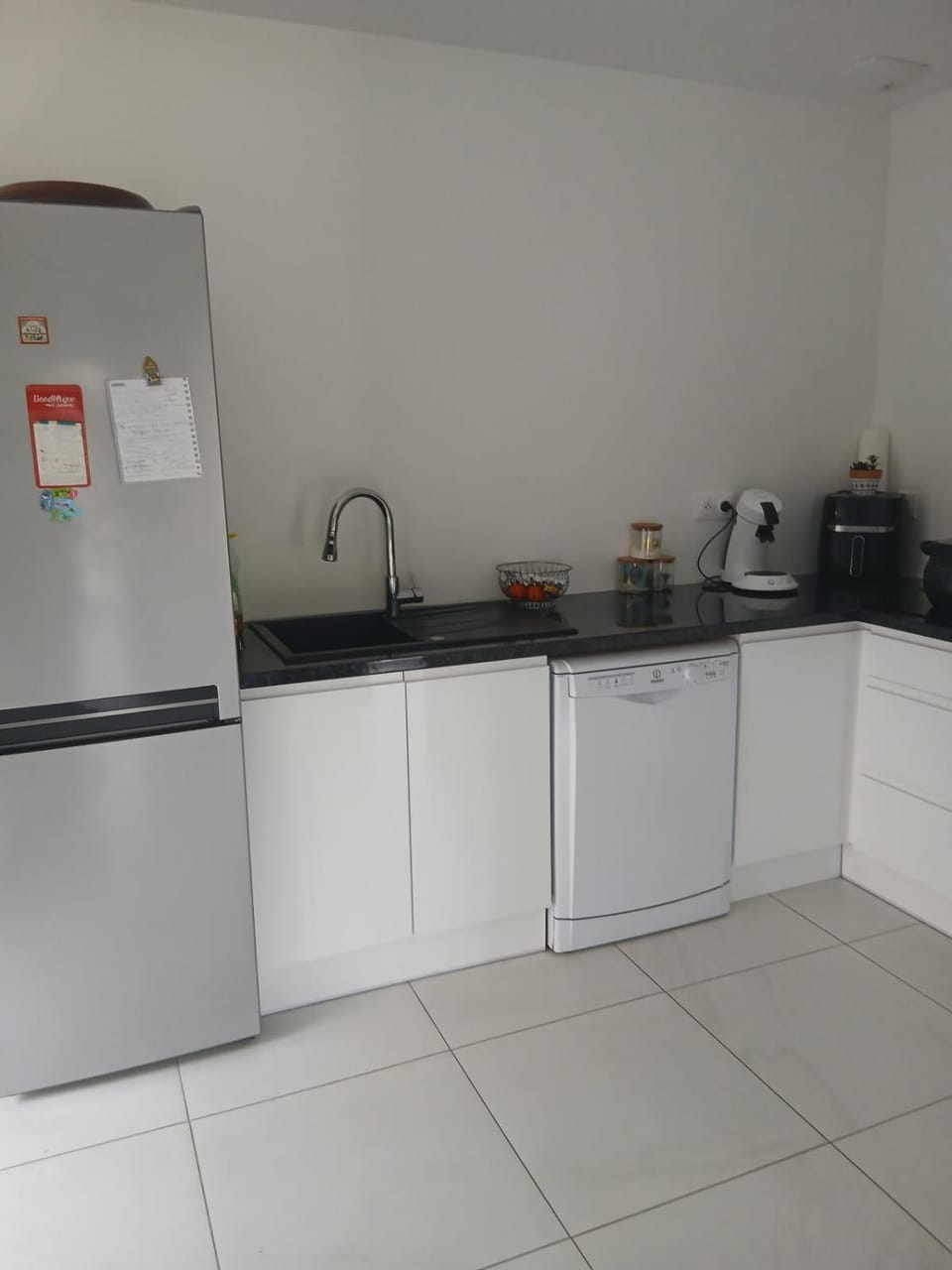 Kitchen or kitchenette, dishwasher, stove